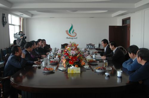 瓜州縣、金塔縣領(lǐng)導(dǎo)來(lái)公司慰問(wèn)