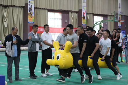 展風(fēng)采 強(qiáng)體魄 助振興 —— 敦煌種業(yè)在市屬國(guó)資國(guó)企“文旅杯”躍動(dòng)前行·逐夢(mèng)未來(lái)運(yùn)動(dòng)會(huì)上喜獲多項(xiàng)獎(jiǎng)